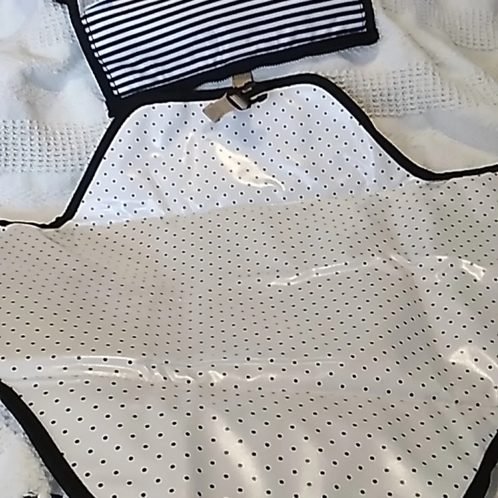 Skip HOP Baby changing pad with  diaper and wipes holder. Has clip to attach to - Picture 6 of 9
